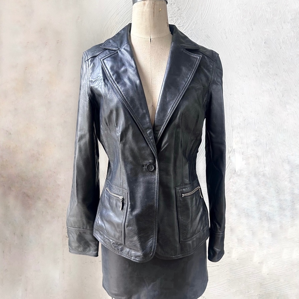 CLIO 90s chic black leather blazer